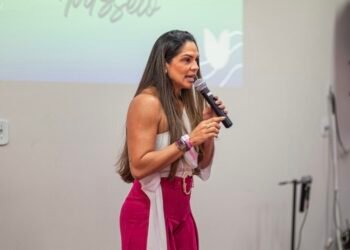 Fê Mendonça une autenticidade, impacto social e comunicação sem filtros para inspirar milhares de mulheres